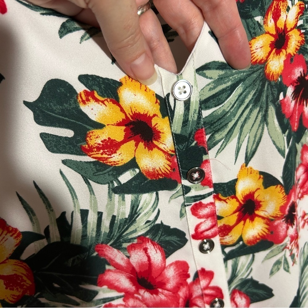 GUESS Size Medium Hawaiian Tie Front Blouse V-neck long Sleeve Button-Up Floral - Picture 3 of 10